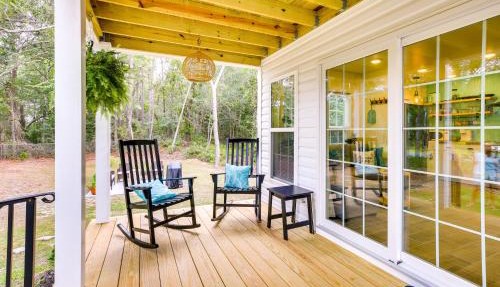 Cozy Cottage: Minutes to Downtown Southport! in Southport