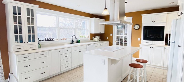 Cozy Lakefront House in Bedford in Bedford