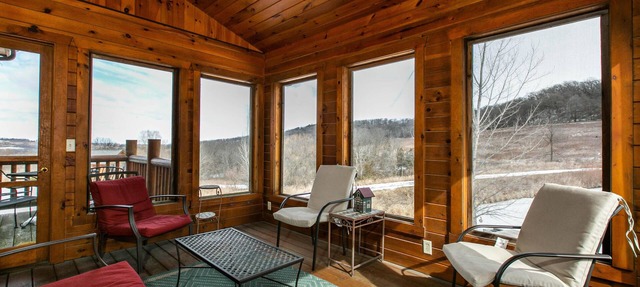 Cozy Log Cabin with Hot Tub & Only 5 Miles from Downtown! in Dubuque