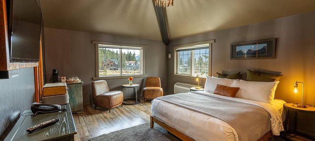 Creekside Villa in Canmore