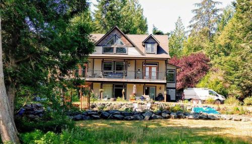 Davidson Lake House in Sooke