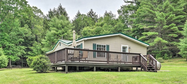 Deck, Fire Pit & Yard: Mountain Escape! in Benezette