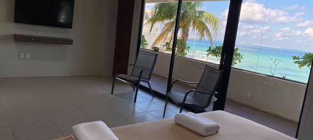 Deluxe Room Beachfront in Isla Mujeres
