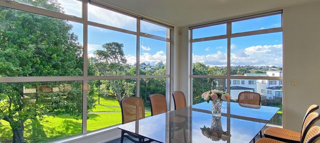 Designer 6BR Home Backyard Direct Park Access in Auckland