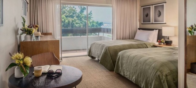 Discover a Stay with Built-in Island Calm: Pool, Yoga, Bikes & Explore Parks in Kailua-Kona