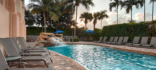 Discover Your New Favorite Stay! 2 Units, Outdoor Pool, Free Parking! in Naples