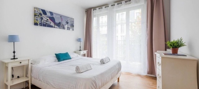 Disneyland Paris 3 minutes away, sleeps 8, 3 bedrooms. in Chessy