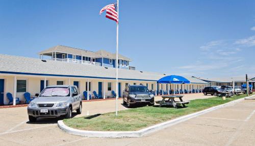 Dolphin Oceanfront Motel - Nags Head in Nags Head