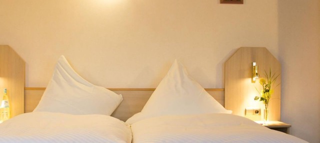 Doppelzimmer Plus Standard inkl.Halbpension - Zur Neroburg, Hotel Restaurant in Neroth