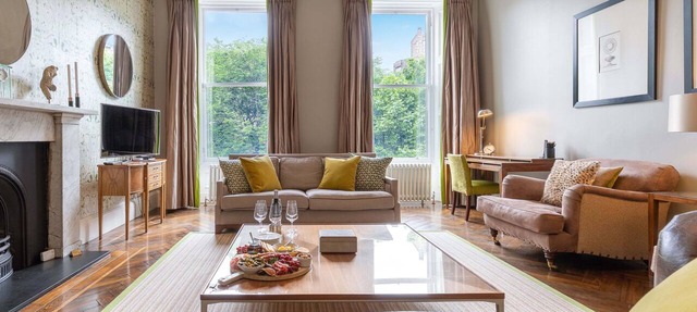 Dramatic view of Edinburgh Castle, Luxury 5 star in the City Centre, Princes Street Gardens in Edinburgh