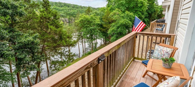 *Dream Shore* Lakefront Luxury in Kimberling City