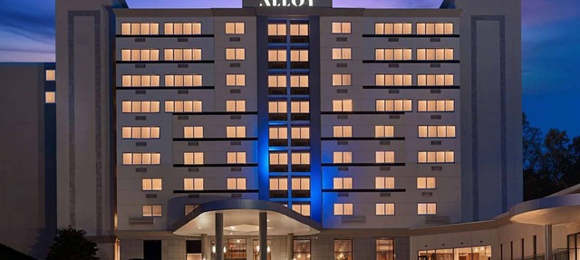 Easy Philly Access | Dining. On-Site Bar. Pool. in Prussia