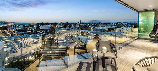 Edition Penthouse | Breathtaking Views | 6 Carpark in Auckland