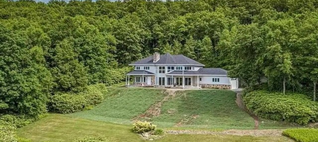 Endless Lake Views, Amazing Sunsets overlooking a state park! in Lehighton