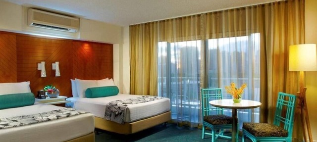 Enjoy Complimentary Breakfast | 3 Relaxing Rooms | Outdoor Pool in Honolulu