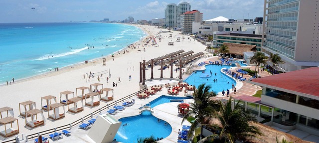 Enjoy waking up on the beach! Great location. in Cancún