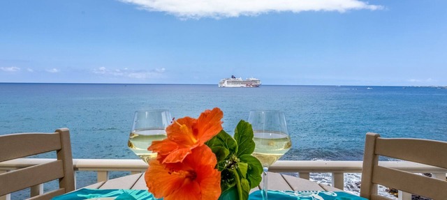 🌊 EPIC Oceanfront Condo at Hale Kona Kai #403, TOP FLOOR, ELEVATOR, CENTRAL AC 🐬 in Kailua-Kona