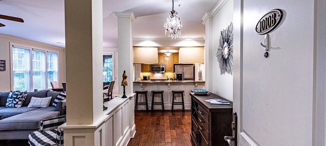 Escape to this Reynolds Lake Oconee two bedroom condo nestled in nature. in GREENSBORO