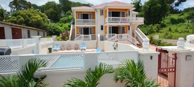 Executive 3 Bedroom 2 Bathroom Vacation Villa Southcoast Maxwell Beach Area in Maxwell