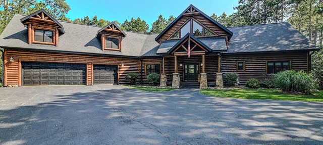 Experience luxurious lakeside living in our 5-bed, 5-bath retreat! in Mauston