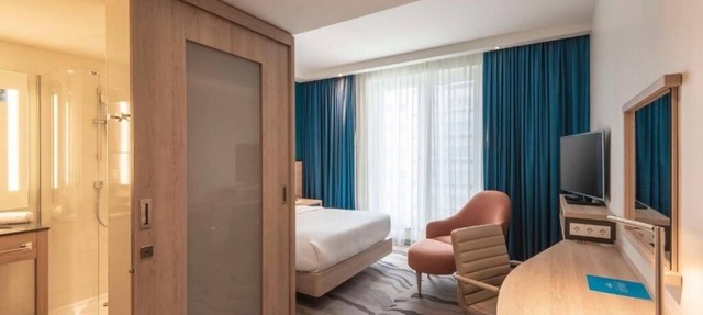 Explore Berlin from a Prime City Centre Location | 3 Queen Rooms w/Breakfast in Berlin