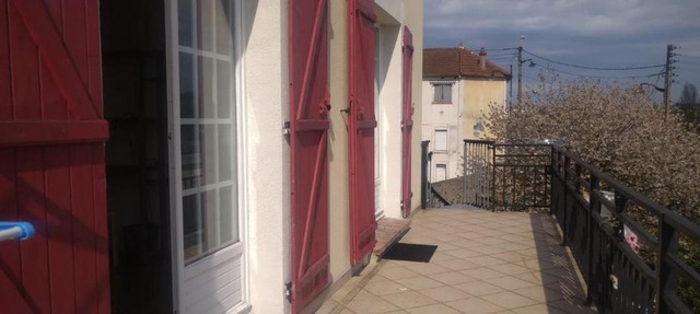 F2 accueillant de 54 m² refait à neuf in Corbeil-Essonnes