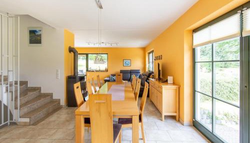 Forest Escape with Terrace, cleaning included in Eisfeld