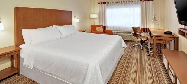 Four Points by Sheraton Cambridge Kitchener, Ontario in Cambridge