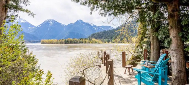 Fraser River Waterfront Cottage in Hope BC in Hope