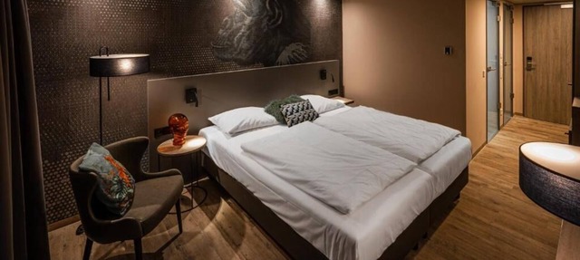 Fresh & Efficient Room, Easy Access to Dining & Attractions in Stuttgart