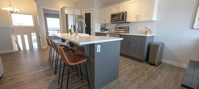 Full House with AC | BBQ | Free WiFi | Smart TVs in Grande Prairie