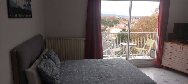 Fully equipped studio with parking and balcony in secure residence in Perpignan