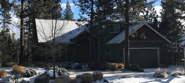 Great River Front Vacation Home in Sunriver with Hot Tub! Pet Friendly DCCA#1432 in Bend