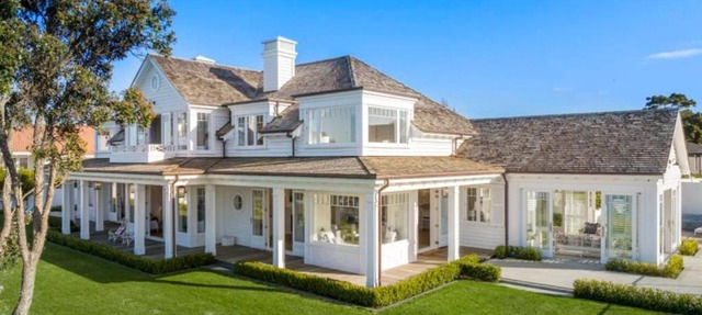 Hampton on View Luxury Clifftop in Campbells Bay in Auckland