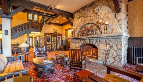 Historic Summit Inn in Farmington