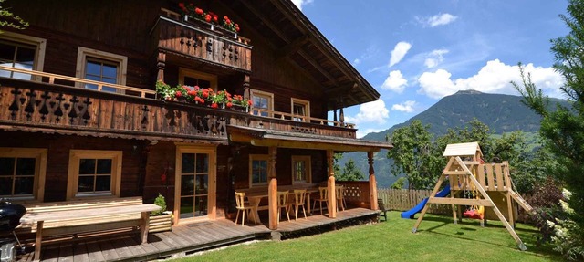 Holiday home directly at the snow-covered and lighted downhill in Kaltenbach