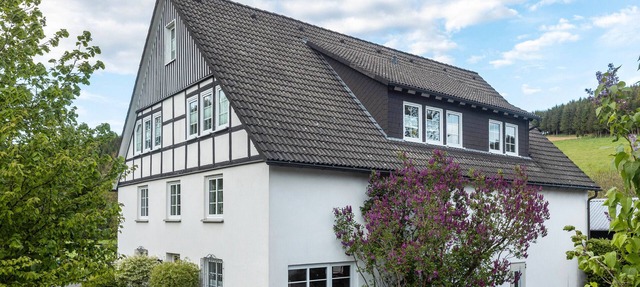 Holiday Home 'Weitblick' with Mountain View, Shared Terrace and Wi-Fi in Eslohe