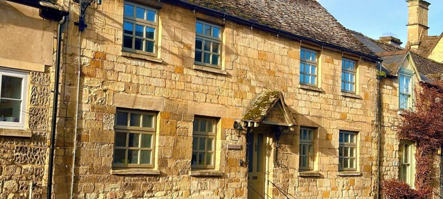 Honey stone and style year round in Winchcombe