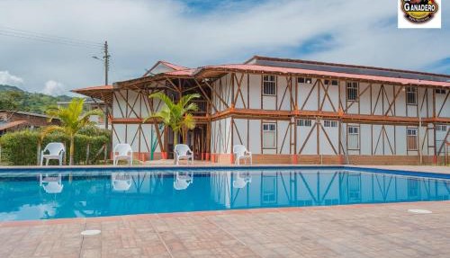 Hotel El Ganadero in El Total