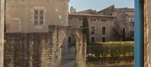 House of 70 m², air-conditioned with parking in the historic center of Saint Rémy in Saint-Rémy-De-Provence
