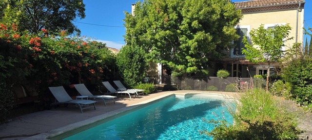 House with character in provence in Saint-Didier
