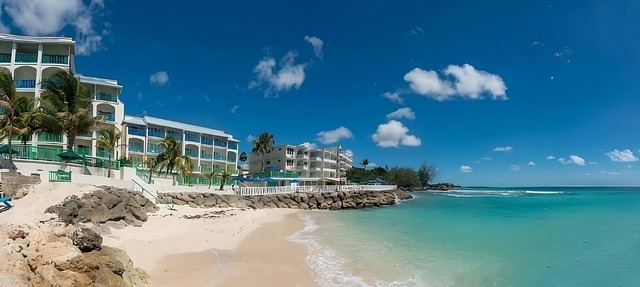 Ideal Location! Onsite Pool, Kitchenette, Oceanfront, Free Parking, Near Beach in Oistins