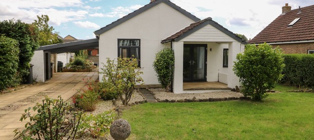 INGLENOOK, pet friendly, character holiday cottage in Ripon in Ripon