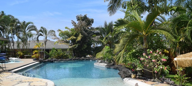Kona Oasis: Private Backyard & Beach-Entry Pool in Kailua-Kona