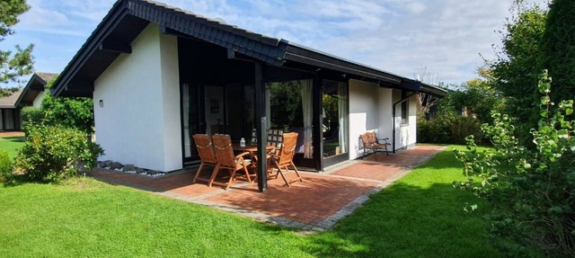 L3 Eingezäuntes Ferienhaus in Eckwarderhörne by Interhome in Burhave
