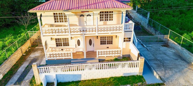 LaKay Mwen-Marvelous 2-bedroom house with AC and king bed in charming Soufrière in Soufrière