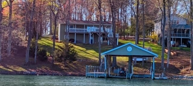 LAKE TIME: Pet friendly, beautifully furnished classic lake home with gentle lot, deep water, and mountain view. Ping ping, foosball and kayaks included. in Moneta