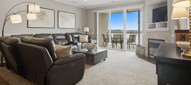 Lands End Condo - No Steps! Sleeps 6-8. Large Sectional Sofa. Inquire for Slip. in Osage Beach