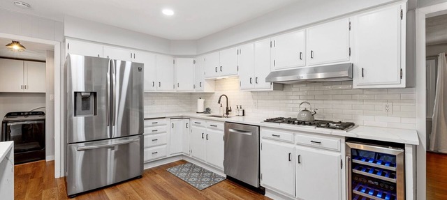 Large 3 Story Home W Hot Tub & Stunning Private Pool in Bridgman