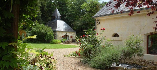 Le Logis du Pressoir Self Catering Gites in beautiful 18th Century Estate in the heart of the Loire Valley with heated pool and extensive grounds. in Brion